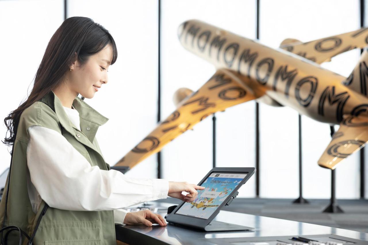Omo Kansai Airport By Hoshino Resorts Izumisano Exterior photo A woman using a POS terminal